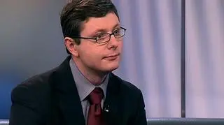 Zmienna stopa oprocentowania zależna od wysokości stóp procentowych Narodowego Banku Polskiego - wielu Polaków właśnie taki zapis ma w swoich umowach kredytowych. A ponieważ ostatnio stopy procentowe są obniżane to czy zapłacimy niższe raty? Tym bardziej, że niektóre banki obniżają oprocentowanie, ale lokat... Czemu się tak dzieje? O tym rozmawialiśmy z Pawłem Majtkowskim, głównym analitykiem Finamo.