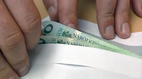 "Będziecie mieć na ciastka i colę". Tak chciał "załatwić sprawę"