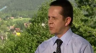 Spadek sprzedaży detalicznej w USA stawia pod znakiem zapytania dalszą poprawę stanu gospodarki. Wydatki konsumentów stanowią tam około 70 procent aktywności gospodarczej. Wbrew tym danym analitycy sądzą, że szczyt boomu jest przed nami i będzie się formował do końca lata. Są symptomy w gospodarce, które na to wskazują. Gościem Rafała Hirscha w programie Rynki Dnia był Wojciech Białek analityk CDM Pekao SA.