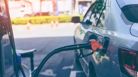 Według e-petrol.pl wyraźna przecena notowań oleju napędowego na rynku hurtowym znajdzie swoje odzwierciedlenie na stacjach