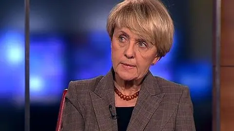 Jean-Claude Trichet uważa, że Grecja sama musi rozwiązać swoje problemy z finansami publicznymi. Szkic tych rozwiązań Ateny przedstawiły w czwartek, ogłaszając plan walki z deficytem budżetowym. Program zakłada, że luka w greckim budżecie zmniejszy się z obecnych 12,7 procent do 2,8 procent do końca roku 2012-go. Grecki plan naprawy finansów nie wzbudził jednak zaufania na rynkach. Gościem Marka Tejchmana w programie "90 Minut" była Przewodnicząca Komisji Rozwoju Regionalnego w Parlamencie Europejskim Danuta Hubner.