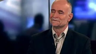 Podczas czwartkowego posiedzenia Organizacja Krajów Eksportujących Ropę Naftową zadecydowała o utrzymaniu dotychczasowego poziomu wydobycia surowca. Na antenie TVN CNBC Maciej Gierej - były dyrektor Nafty Polskiej tłumaczył, jak ta decyzja może przełożyć się na ceny benzyny.