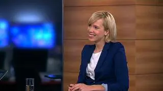 Poprawia się sytuacja na rynku pracy. Zgodnie z oczekiwaniami w maju stopa bezrobocia spadła do 12,2 procent z 12,6 procent w kwietniu - poinformował Główny Urząd Statystyczny. Według Mai Goettig, głównej ekonomistki banku BPH, wpływ na zmniejszenie się liczby bezrobotnych w Polsce miało otwarcie niemieckiego rynku pracy. 