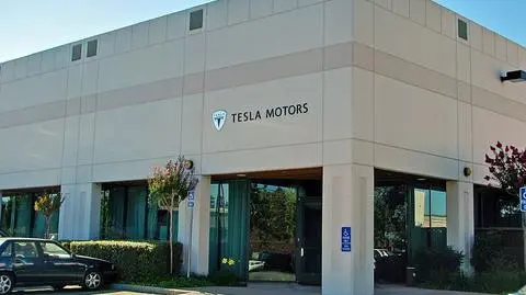 W ubiegłym roku zarobił "grosze", fortunę otrzyma jeżeli Tesla odniesie sukces