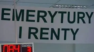 Trwa spór ekonomistów o zmiany w OFE. Prof. Leszek Balcerowicz podważa wyliczenia ministra Michała Boniego – z których wynika, ze po wprowadzeniu zmian emerytury będą wyższe. Minister Boni odpiera zarzuty na antenie TVN CNBC.
