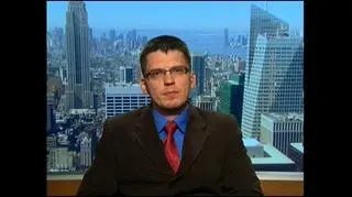 PO decyzji FED. Część inwestorów oczekiwało, że bank centralny USA zapowie luzowanie polityki monetarnej w przyszłym roku. Amerykański bank centralny ocenia, że warunki gospodarcze nieco się poprawiły, a zagrożenie inflacją osłabło po tym jak spadły ceny surowców. Jak wpłynie decyzja FED na gospodarkę USA mówi Marcin Kacperczyk, profesor NY University Stern School of Business.