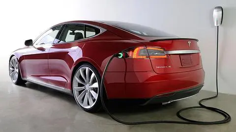 Tesla z dużymi spadkami. Akcje przebiły psychologiczną granicę