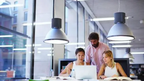 Przegląd prasy: w miejscu pracy czas na smartworking