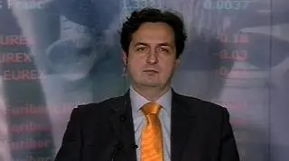 Prezydent Niemiec Christian Wulff zrezygnował ze stanowiska. Jego odejście to konsekwencja wniosku hanowerskiej prokuratury o uchylenie jego immunitetu w związku z podejrzeniem o przyjmowanie korzyści majątkowych. Tymczasem rynki znajdują się w cieniu Grecji i LTRO – co jest w cenach, a co jeszcze może zachwiać rynkiem? O komentarz poprosiliśmy Klaudiusza Sobczyka, dyrektora zarządzającego w Advanced Dynamic Asset Management.