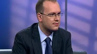 Zyski i straty kapitałowe. Jeden z naszych widzów pyta o zasady rozliczenia strat z inwestycji kapitałowych z kilku kolejnych lat. Jak twierdzi Jarosław Żemantowski z kancelarii Ożóg i Wspólnicy, przepisy umożliwiają odliczenie strat z 5 ostatnich lat. Jednak w jednym roku odliczenie straty nie może przekroczyć 50% straty poniesionej w 1 roku.