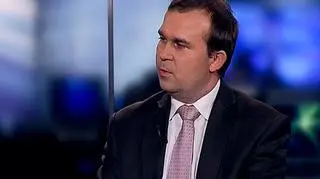 Komisja Europejska apeluje o wydłużenie wieku emerytalnego. Zielona Księga to zbiór propozycji, które mają uchronić systemy emerytalne państw członkowskich. Adam Ambrozik ekspert Pracodawców RP mówi, że to dokument który dopiero rozpoczyna tę trudną dyskusję. Jednak wkrótce kraje europejskie będą musiały podjąć decyzje, czy podnieść składki, czy wiek emerytalny.