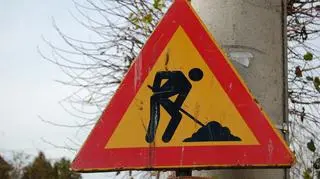 Polacy pracują więcej niż wymagają tego przepisy. Ale mniej skutecznie