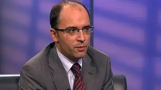 Ministerstwo finansów prognozuje wysoki przyszłoroczny deficyt budżetowy. Deficyt sektora finansów publicznych w przyszłym roku może wynieść 7% PKB. To niemal dwa razy więcej niż w roku ubiegłym, gdy stanowił niespełna 4% produktu krajowego brutto. Głębsza będzie też dziura budżetowa - która ma sięgnąć 52 mld 200 mln zł. Z głównym ekonomistą PKO BP, Łukaszem Tarnawą, w programie "Pieniądze od rana", rozmawiał Robert Stankiewicz.