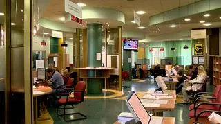 Pracownik ZUS wydrukuje wniosek i poda go do podpisu zainteresowanemu