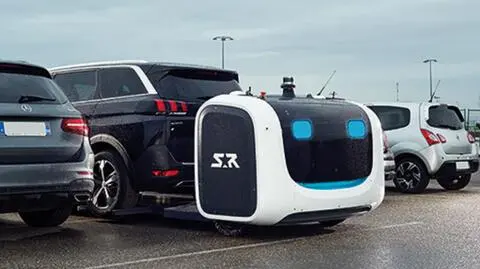 Robot Stan zaparkuje auto na lotnisku Gatwick