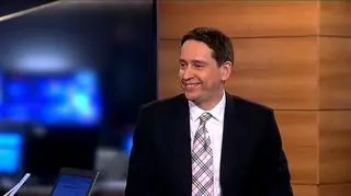 To był niestrawny rok dla Makaronów Polskich. spółka produkująca makarony, dżemy i dania gotowe miała ponad 3 miliony złotych straty netto. Wynik jest ujemny mimo tego, że przychody wzrosły w całym roku aż o 40%. Winne wszystkiemu miały być wysokie ceny surowców. Rok 2012 minie pod znakiem restrukturyzacji – w planach jest redukcja zatrudnienia, likwidacja jednego zakładu, a kojąco mają zacząć działać też podwyżki cen produktów wprowadzone w 2011 roku. Gościem TVN CNBC był Paweł Nowakowski – prezes Makaronów Polskich.