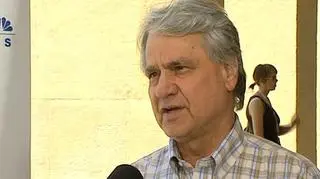 Podczas Global Finance Conference gościem TVN CNBC Biznes był George Zestos, profesor ekonomii na Christopher Newport University. W wywiadzie z Błażejem Karwowskim, profesor tłumaczył co się dzieje ze strefą euro, co wpływa na kurs eurodolara i dlaczego może on być korzystny dla eksportu Unii Europejskiej i greckiej turystyki.