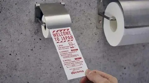 Na lotnisku Narita w Tokio jest dostępny papier do smartfonów