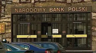 Od kwietnia ubiegłego roku stopy procentowe rosły już sześć razy: w czerwcu, sierpniu, listopadzie, styczniu, lutym i wreszcie teraz w marcu. Teraz ekonomiści zastanawiają się nad dalszym scenariuszem dla stóp procentowych. Tu zgody nie ma. Jedni przewidują czwartą z rzędu podwyżkę, inni liczą na to, ze Rada Polityki Pieniężnej poczeka z taka decyzją jeszcze co najmniej do czerwca, kiedy na inflację może na przykład wpłynąć spodziewana podwyżka cen gazu. 