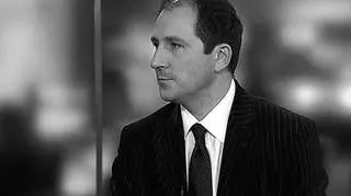 Rafał Antczak, wiceprezes Deloitte Polska komentuje sytuację po tragicznej śmierci Sławomira Skrzypka, prezesa NBP i przewodniczącego RPP. Sławomir Skrzypek zginął w katastrofie prezydenckiego samolotu na lotnisku w Smoleńsku. W katastrofie zginął także Prezydent RP Lech Kaczyński i kilkudziesięciu wybitnych przedstawicieli życia publicznego w Polsce.