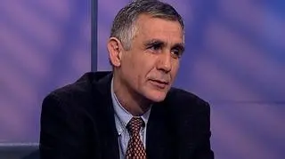 Rok na przygotowanie do kas fiskalnych. Wiceminister Finansów Maciej Grabowski tłumaczy w TVN CNBC Biznes, że duże opóźnienie w wejściu w życie obowiązku posiadania kas fiskalnych przez m.in. lekarzy i prawników da producentom czas na przygotowanie kas dla nowych grup zawodowych. A zobowiązanym do ich używania - czas, by przywyknąć do tej myśli.