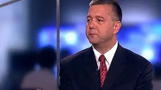 Zelmer może zacząć zarabiać na opcjach, wszystko zależy od kursu euro. Prezes Zelmera zapewnia, że w II kwartale spółka nie poniesie już strat z tytułu wyceny opcji walutowych. Zelmer cały czas prowadzi rozmowy z RBS Amro i HSBC ws. restrukturyzacji opcji, nie planuje natomiast dalszych negocjacji z BRE Bankiem. O wynikach oraz sytuacji spółki, z prezesem Zelmeru Januszem Płocicą, rozmawiał Mikołaj Kunica.