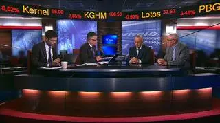 Giełdy w Stanach Zjednoczonych i Europie pikują w dół. Na przykład Nasdaq od początku miesiąca stracił ponad 15%. Jednak od początku 2009 roku zyskał ponad 53%. Goście programu 90 Minut przekonują, że potrzebny jest większy dystans do sytuacji na rynkach bo możliwe są znacznie większe spadki. O opinię na temat perspektyw globalnych rynków Robert Stanilewicz pytał Jacka Sochę, wiceprezesa PwC Polska i byłego ministra skarbu a także Wiesława Rozłuckiego, doradcę zarządu Rothschild Polska i byłego prezesa GPW.