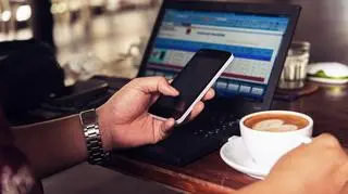 Wiedeńska kawiarnia rozpoczęła doliczenie do rachunków gości opłaty za ładowanie telefonów 