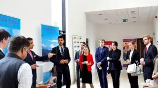 Spotkanie studentów z pracownikami ambasady Indii