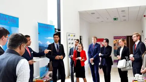 Studenci i ambasadorowie na Zamku. Finał "Akcji Dyplomacji"