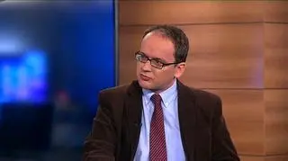 Deficyt budżetowy 35 miliardów złotych i całościowy deficyt finansów publicznych na poziomie 47 miliardów złotych. Rząd przyjął projekt ustawy budżetowej, w którym niemal cały dostępny w przyszłym roku deficyt rezerwuje dla siebie. Taki będzie bowiem skutek połączenia 35-miliardowej dziury budżetowej i ograniczania deficytu finansów publicznych do 2,9 proc. PKB. O przyszłorocznym budżecie Rafał Wojda rozmawiał z dr. Jerzym Mycielskim z Instytutu Nauk Ekonomicznych Polskiej Akademii Nauk.