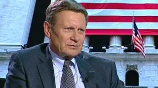 08.08|Czy istnieje recepta na kryzys i drożejącego franka? Zdaniem prof. Leszka Balcerowicza, trzeba ciąć wydatki i obniżać podatki, a także pilnować deficytu budżetowego. - Lekarstwo w postaci zwiększania wydatków po przekroczeniu pewnej dozy staje się trucizną - mówił ekonomista w "Faktach po Faktach". Nie użalał się też zanadto nad tymi, którzy wzięli kredyt we frankach. (TVN24)