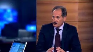 Przed rokiem prawie półtora miliona straty, teraz w pierwszym kwartale ponad 7 milionów czystego zysku. Producent naczep do ciężarówek może mówić o bardzo dobrym początku roku i realnie myśleć o podniesieniu prognoz zakładających w całym roku 20 mln zysku netto. Spółka stawia mocno na zwiększanie sprzedaży na rynkach wschodnich i zamierza podbijać swoimi produktami nowe obszary. Jakie i dla czego ? Gościem TVN CNBC jest prezes spółki Jarosław Szczepek.