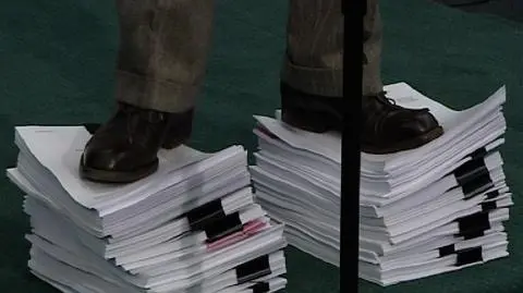 Poseł Janusz Palikot ujarzmia przepisy