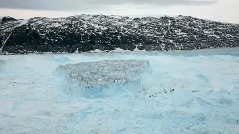 Topnieje lodowiec Helheim, oderwała się bryła wielkości Manhattanu