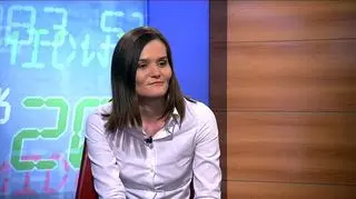 Banki łowią klientów na niskie marże. Dla kredytów w złotych spadły one nawet poniżej 1%. Marża to jednak nie wszystko - liczy się także prowizja i dodatkowe opłaty. A te przy niskiej marży bywają rozbudowane. Różnica w koszcie obsługi długu o wartości 200 tys. zł w poszczególnych bankach może wynieść nawet 24 tys. zł w trakcie zaledwie 5 lat spłaty. Wybór utrudnić potrafią także liczne okresowe promocje. Jak więc wybrać najtańszy kredyt? Rozmowa z prezes Home Broker - Aleksandrą Łukasiewicz.