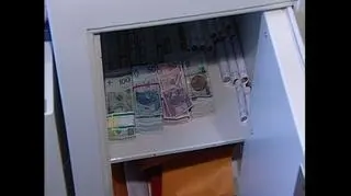 Pewnie jak w banku - o to, aby takie hasło nie straciło aktualności, zaczął się martwić już nawet prezydent Lech Kaczyński. We wtorek apelował, by kraje Unii - w tym Polska - nie bały się państwowej interwencji w obronie stabilności systemu.