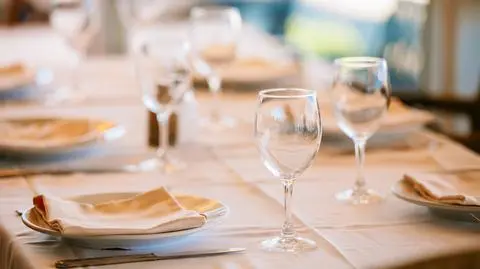 Obrusy plamoodporne nieodporne na zabrudzenia