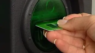 Wakacje w pełni. Czas zadbać, by podczas zagranicznych wojaży pełny pozostał także portfel. A przynajmniej by wydatki nie okazały się znacznie droższe niż myśleliśmy i by korzystanie z własnych pieniędzy nie okazało się bardzo kosztowne. Karta płatnicza kredytowa czy gotówka - co wybrać?