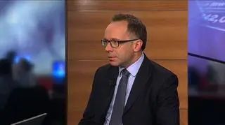 Eksperci popierają decyzję rządu o przystąpieniu do Paktu Euro Plus. Polska, tak jak 5 innych krajów Wspólnoty pozostających poza Eurolandem potwierdziła chęć ściślejszej współpracy z krajami Unii Europejskiej. Kraje należące do Paktu mają poprawiać zatrudnienie, zwiększać wiek emerytalny, utrzymywać w ryzach finanse publiczne i wprowadzać ułatwienia dla przedsiębiorczości. Według Pawła Świebody, prezesa demosEUROPA, to dobrze, że Polska będzie obecna przy podejmowaniu ważnych dla wspólnoty decyzji gospodarczych. 