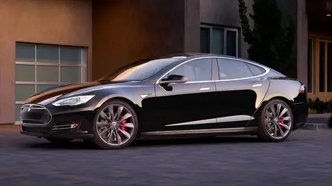 Tesla walczy z hakerami. Wydała kolejną aktualizację systemu