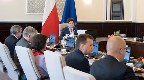 PO chce uzasadnienia nagród dla ministrów, KPRM odpowiada