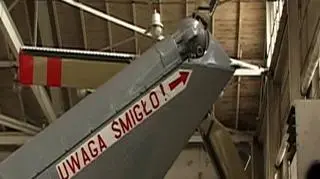 Włosi w Świdniku. Firma AgustaWesland z włosko-angielskim kapitałem kupiła Państwowe Zakłady Lotnicze. Pracownicy firmy są zadowoleni. Nowy inwestor ostatecznie zapłacił znacznie więcej niż początkowo planował dystansując tym samym czeskiego konkurenta. Przedstawiciele ARP zapewniają, że polski zakład dostał od nowego inwestora świetny plan inwestycyjny i dobry program socjalny. Jakie plany ma producent między innymi słynnego Apacha i czy to właśnie ten model śmigłowca może być produkowany w Świdniku? 