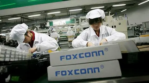 Dostawca Apple, Foxconn zastąpił ludzi robotami