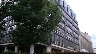 Indeks największych spółek stracił w ciągu ostatniego roku ponad 35 proc. Mimo taniejących akcji, na giełdzie i tak dało się zarobić. Dekoniunktura nie przeszkodziła wielu spółkom na wypłatę dywidendy za 2007 rok. Zrobiła to prawie jedna trzecia firm z giełdowego parkietu.