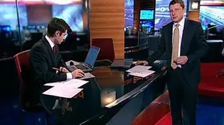 W programie " Rynki dla opornych" polecamy spółkę RAFAMET. Spółka próbuje pokonać próg 13 zł za akcję. Natomiast przychody w 3 kwartale wzrosły o 37%, ale wynik operacyjny juz spadł o 3%. Dużym plusem było to, że przychody za czwarty kwartał miały być wysokie co zostało potwierdzone, a to jest dużym sygnałem, że spółka może być już wysprzedana.