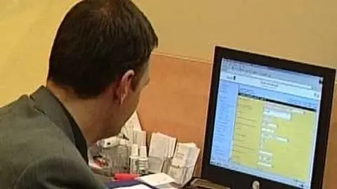 Dlaczego banki zwlekają z podwyżką odsetek od lokat?