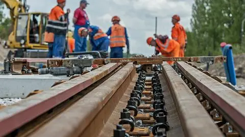 Astaldi pod koniec września przysłała do PKP PLK informację, że umowy dotyczące modernizacji linii Dęblin – Lublin oraz linii Poznań - Leszno wygasły