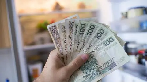 Spada oprocentowanie lokat. To już trzeci miesiąc z rzędu