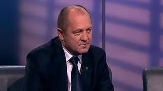 Przez Polskę przetaczają się kolejne nawałnice. Jak jednak przekonywał w magazynie "Pieniądze od Rana" minister rolnictwa i rozwoju wsi - nie widać jeszcze ich skutków w cenach żywności w sklepach. Marek Sawicki mówił również o konieczności obniżki składki ubezpieczeniowej dla rolników oraz o zespole, który być może już po wakacjach zajmie się badaniem cen produktów rolnych w polskich sklepach.